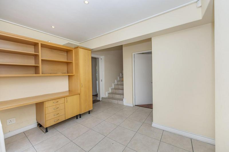 4 Bedroom Property for Sale in Sunset Links Western Cape